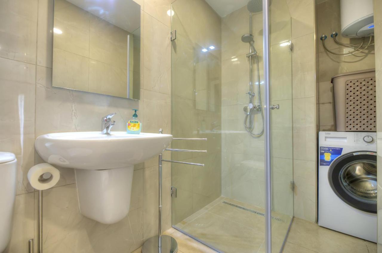 Brand New And Tastefully Furnished 2 Bedroom Apartment Ddif1-2 Gzira Eksteriør billede